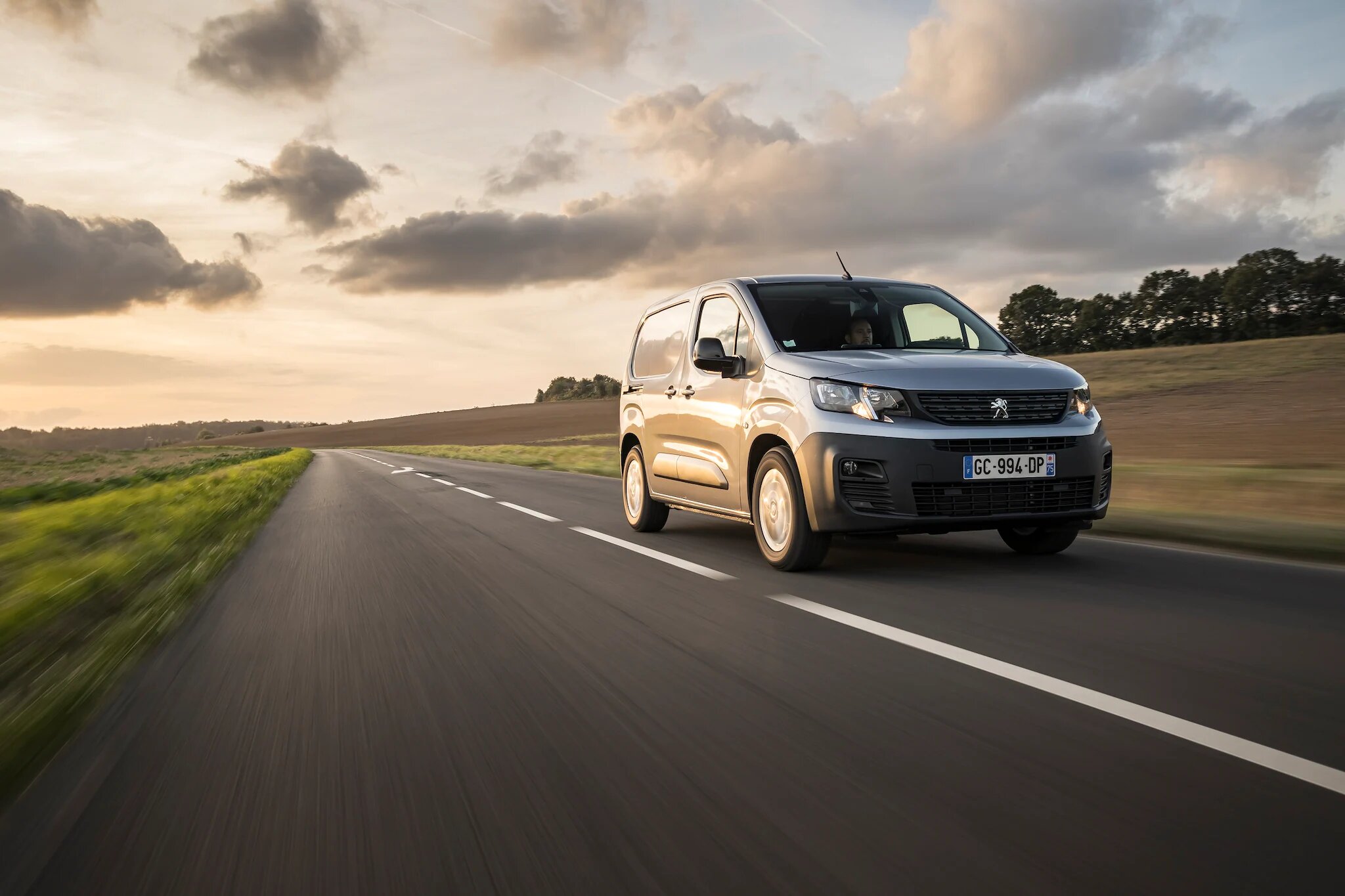 Le nouveau PEUGEOT e-PARTNER est désormais disponible à la