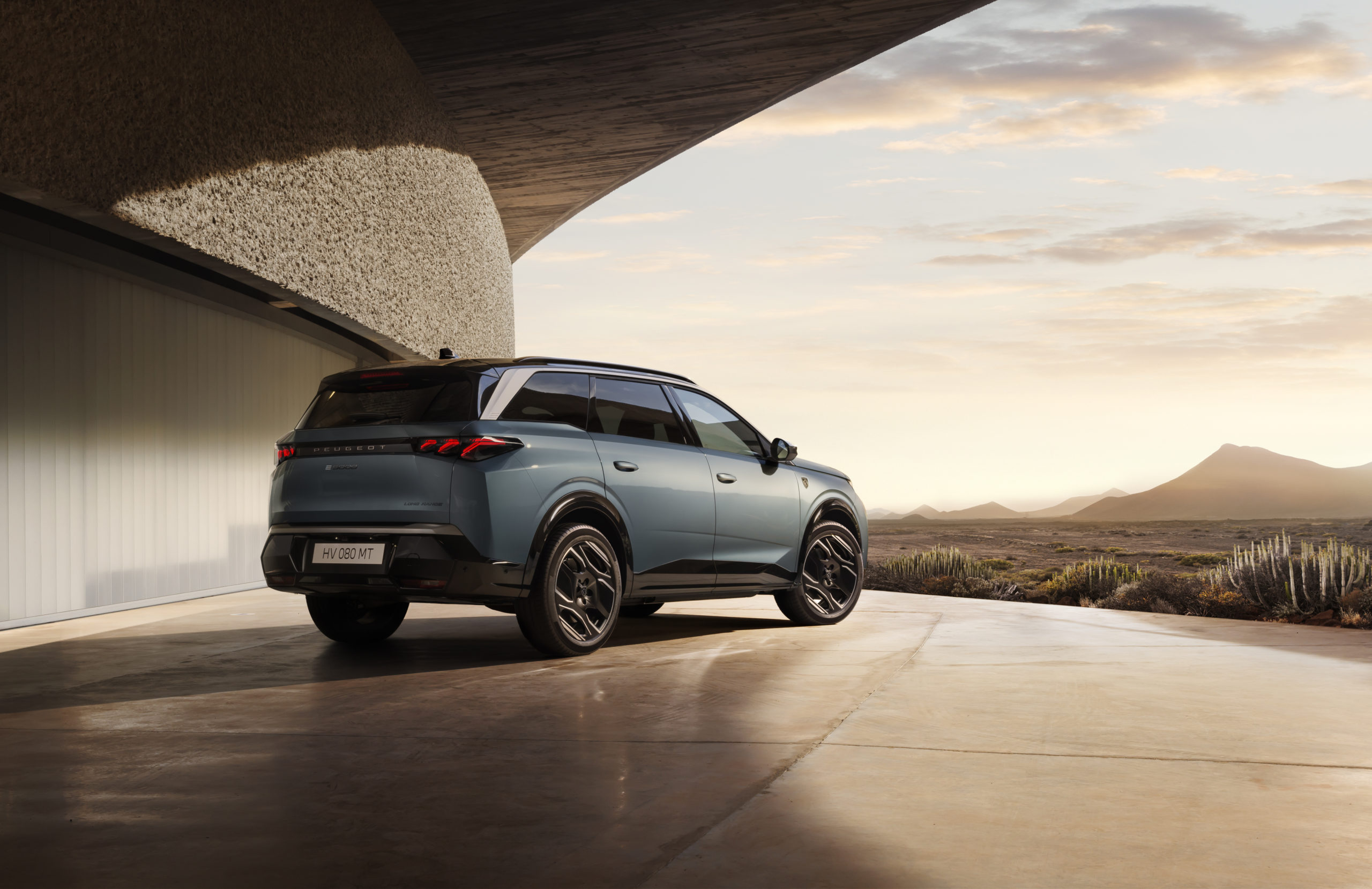 NEW Peugeot 5008